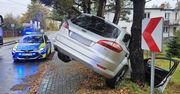Żory: Pijany wypadł z drogi. Samochód sam wezwał służby na miejsce