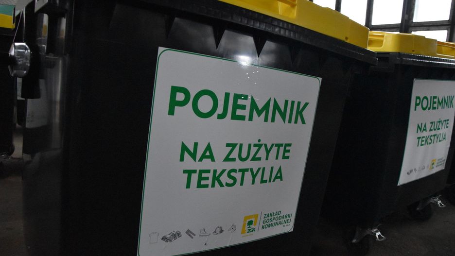 Część samorządów ustawiła już pojemniki na zużyte tekstylia. Białostoczanie narzekają, że u nas ciągle ich nie ma