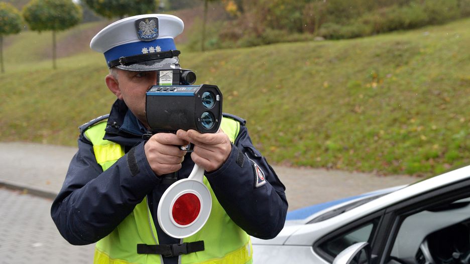 Warszawa. Policja zatrzymała kierowcę, który dwukrotnie przekroczył prędkość