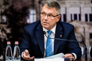 Rozliczenia na Węgrzech. Szukają syna współpracownika Orbana