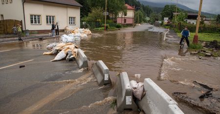 Coraz groźniej w Czechach. Służby w pełnej gotowości czekają na sygnał