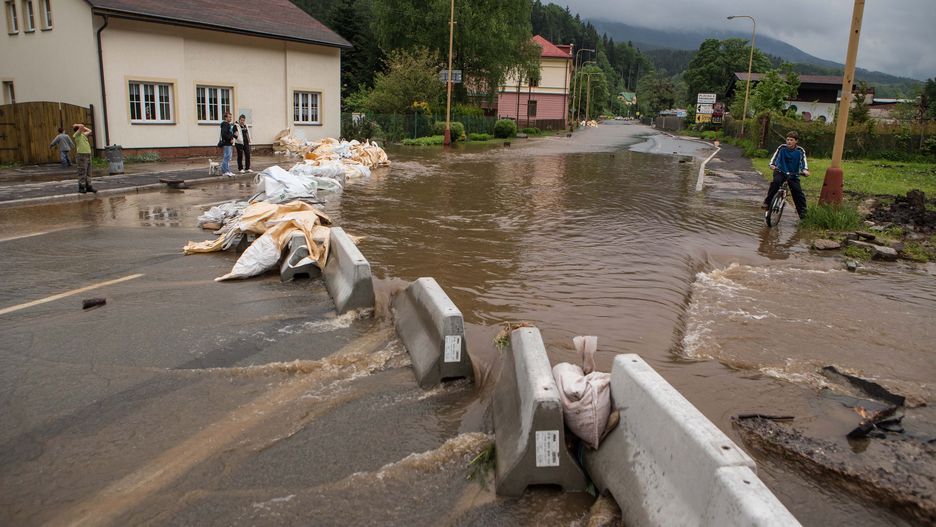 Czesi w oczekiwaniu na najgorsze. W wielu rejonach kraju ludzie 