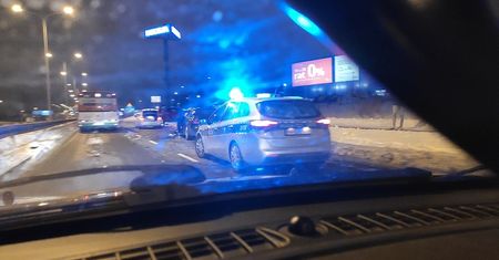 Zderzenie aut na wjeździe do Lublina. Utrudnienia na jezdni w kierunku centrum