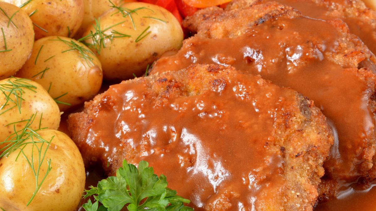 Kotlety schabowe w sosie cebulowym