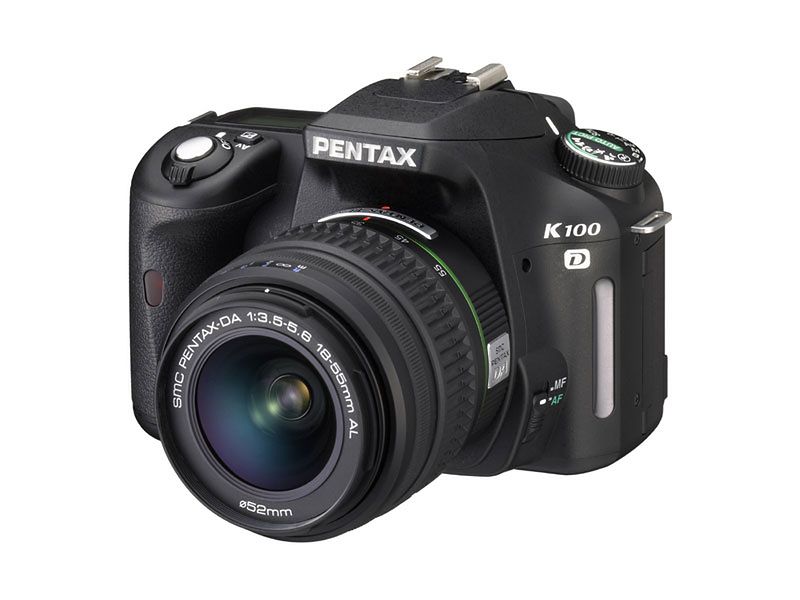Pentax K100D posiada dwa ekrany: górny oraz tylny