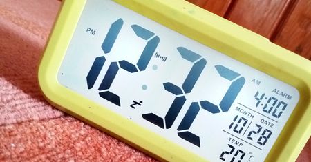 Zegarki elektroniczne odzyskały 6 minut. Teraz niektóre trzeba cofnąć