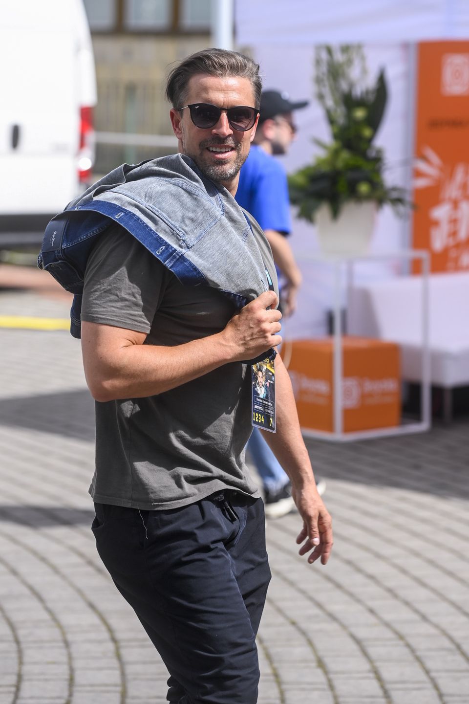 59. KFPP w Opolu, 59. KFPP w Opolu - próby, czerwiec 2022, festiwal piosenki Opole 2022, Krajowy Festiwal Piosenki Polskiej, Krajowy Festiwal Piosenki Polskiej Opole 2022, Opole, Opole 2022, kurtka na ramieniu