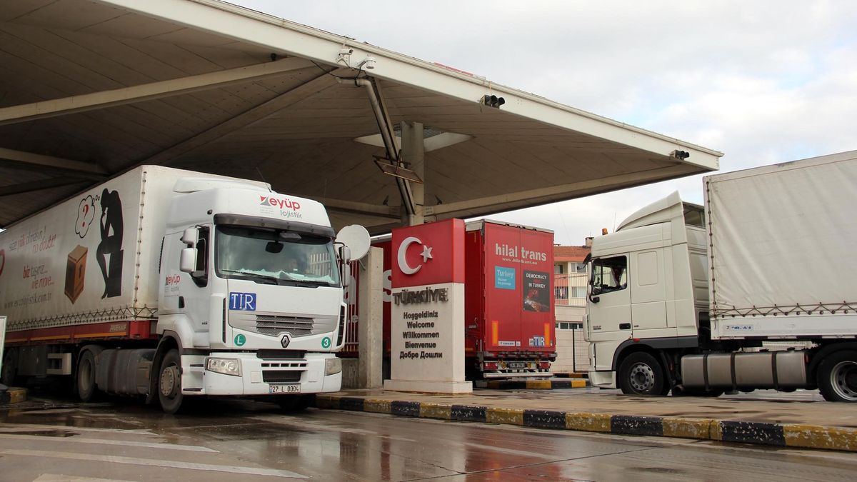 Przejście graniczne między Turcją a Bułgarią w miejscowości Kapıkule - jedna z granic zewnętrznych UE (zdjęcie ilustracyjne)