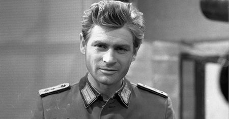 Rocznica urodzin Stanisława Mikulskiego. Pamiętasz jego filmowe i serialowe role?