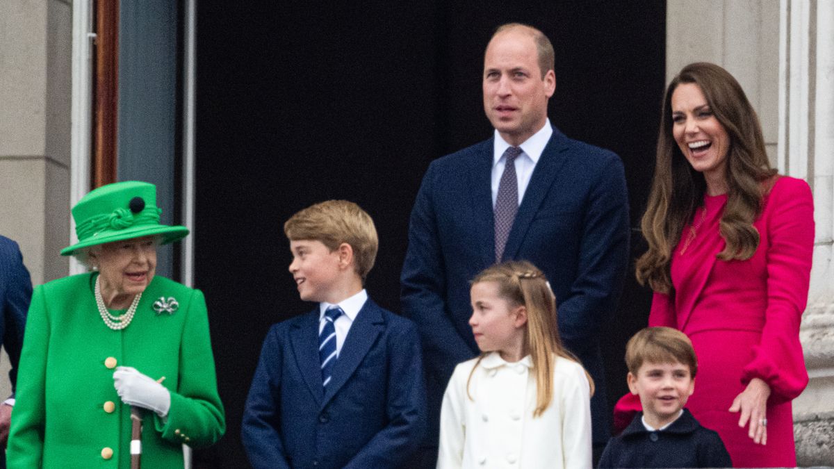 Kate i William planują przeprowadzić się do "skromnego" pałacu. Chcą być bliżej królowej 