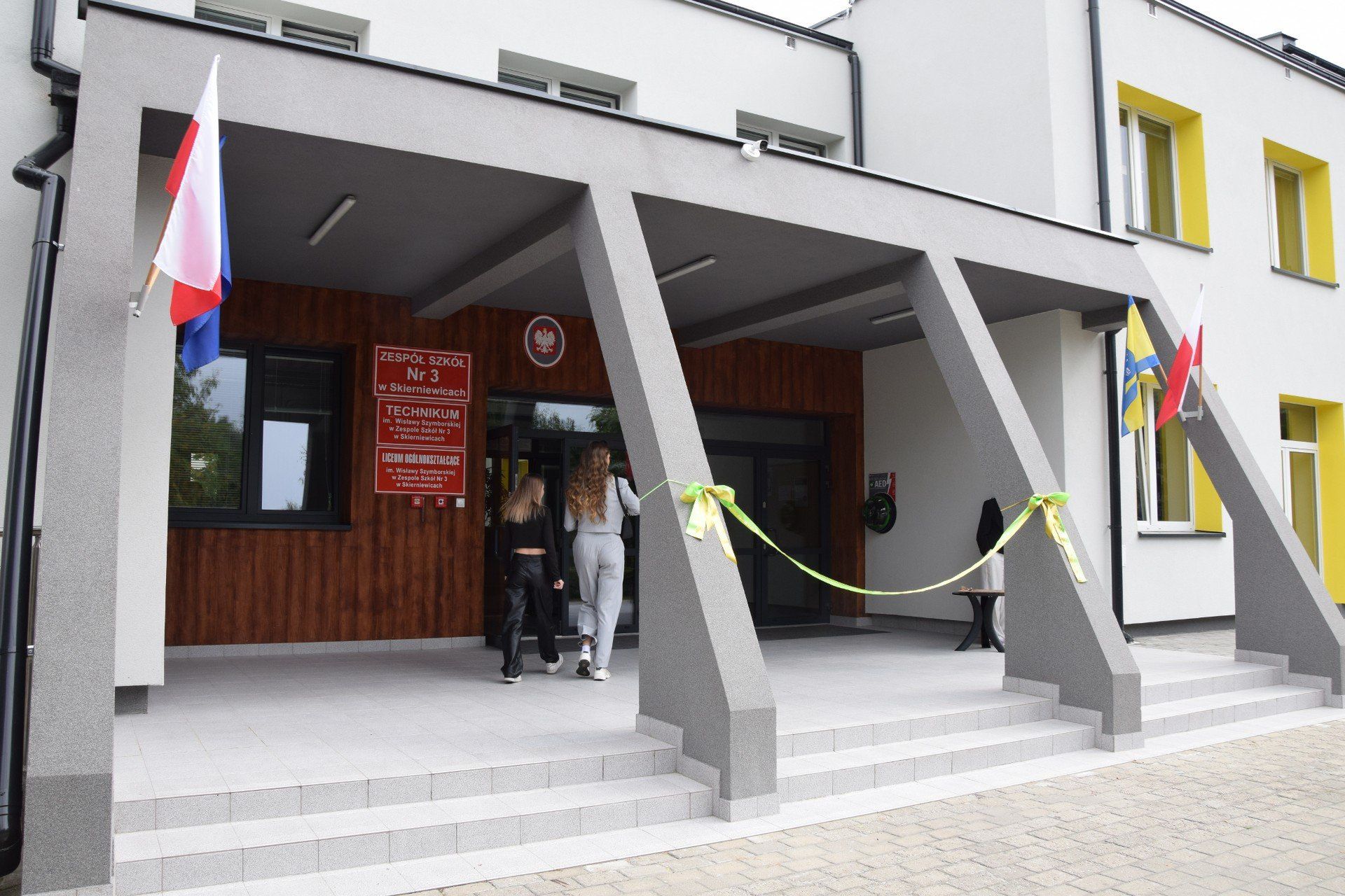 Rozpoczęcie roku szkolnego 2025/2026 w Zespole Szkół nr 3 w Skierniewicach było jedocześnie dniem oficjalnego oddania placówki po remoncie