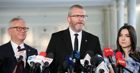 Dwóch posłów opuszcza klub parlamentarny Konfederacji. To ludzie Grzegorza Brauna
