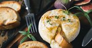 Smażony ser camembert. Przepyszna przekąska na ciepło
