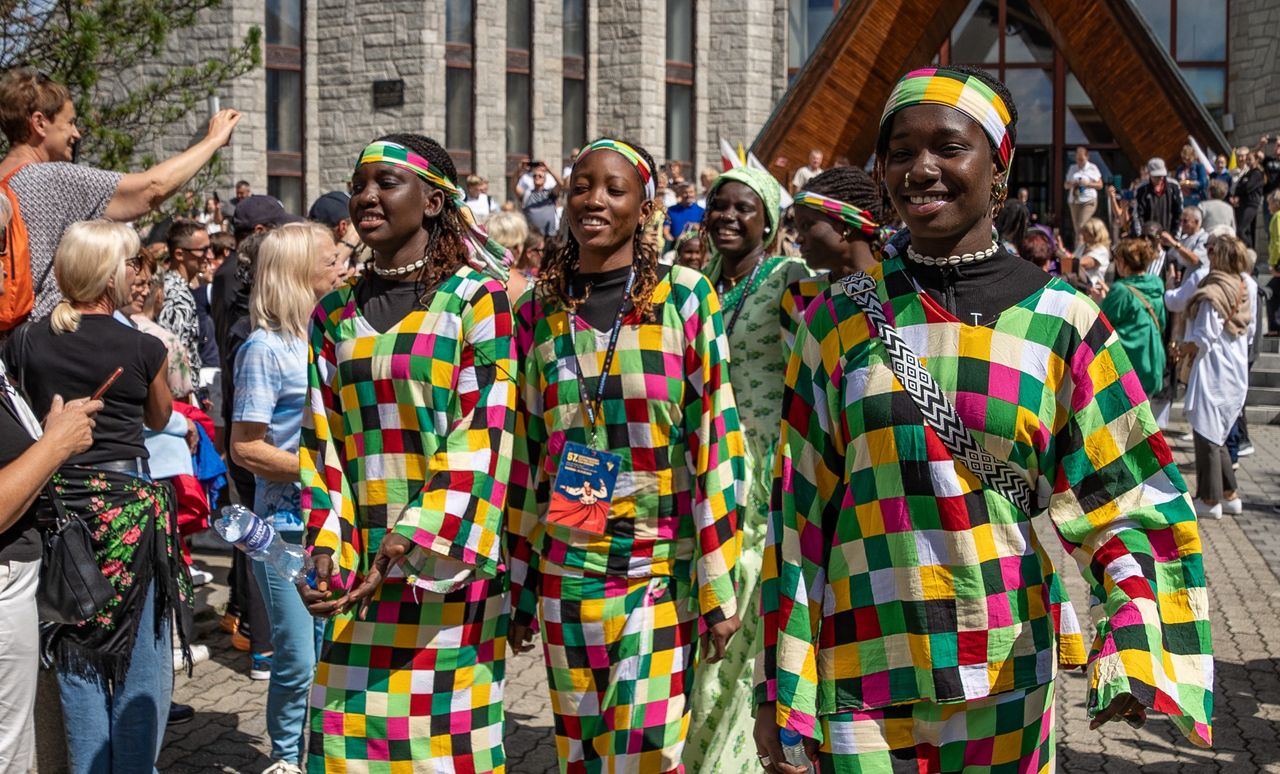 Artyści z Senegalu podczas korowodu w Zakopanem