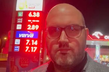 Jarosław Olechowski z Republiki na stacji Orlenu