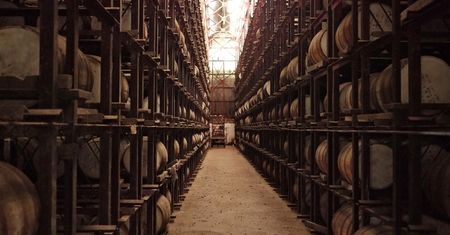 Producenci szkockiej zacierają ręce. Cła na whisky zawieszone na 5 lat