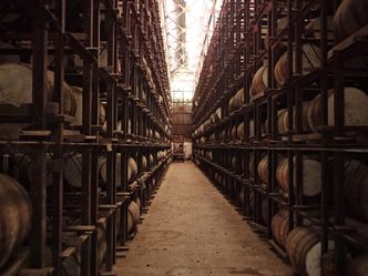 Producenci szkockiej zacierają ręce. Cła na whisky zawieszone na 5 lat