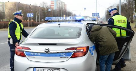 Jazda bez prawa jazdy i uprawnień - co za to grozi?