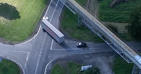 Piraci drogowi w obiektywie drona policyjnego. Nagranie z akcji z Opolskiego