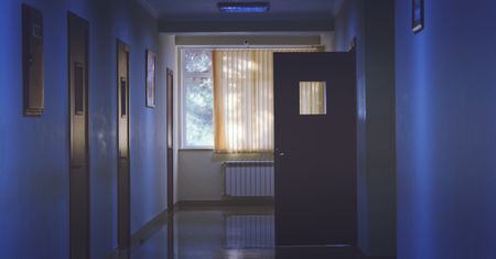 2-latek połknął baterię. Pękła w jego wnętrzu