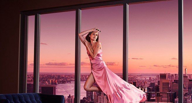 W. Kruk debiutuje w kategorii kosmetyków i zachęca „Tak pachnie blask” (wideo)