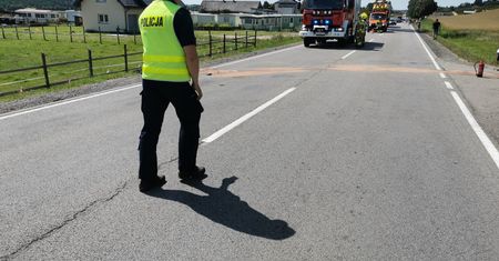 Tragedia na Pomorzu. Na drodze zginęła 53-latka, 15-latek w szpitalu