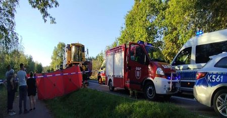 Koszmarny wypadek. Motocyklista wpadł prosto na kombajn