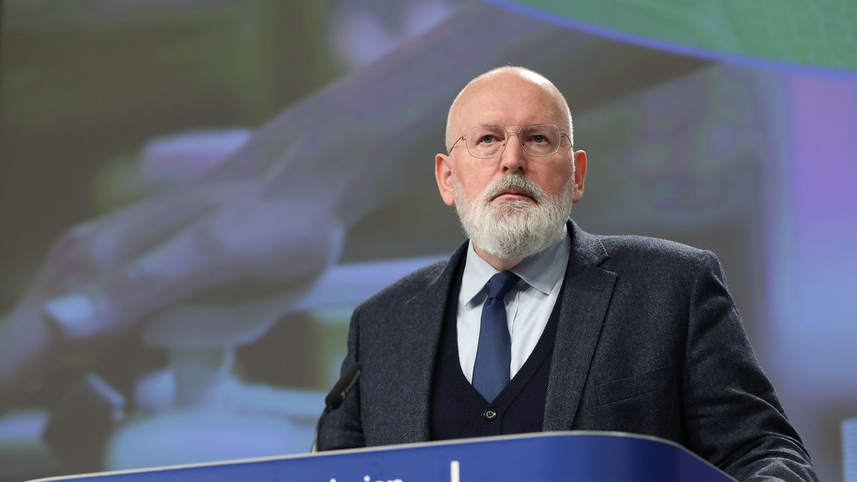 BRUSSELS, BELGIUM - NOVEMBER 30: European Commission Vice President for the European Green Deal Frans Timmermans and European Commissioner for Environment, Oceans and Fisheries Virginijus Sinkevicius hold a press conference in Brussels, Belgium, on 30 November 2022. (Photo by Dursun Aydemir/Anadolu Agency via Getty Images)