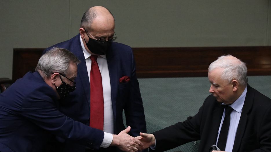 Koronawirus. Polska. Jarosław Kaczyński bez maseczki. Politycy komentują