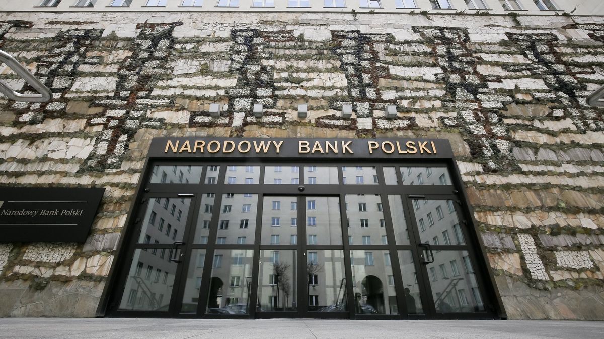 Czym jest bank centralny i jakie funkcje spełnia w danym kraju? 