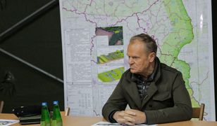 Tusk przemówił na poligonie. "Tutaj będzie potrzebna linia obrony"