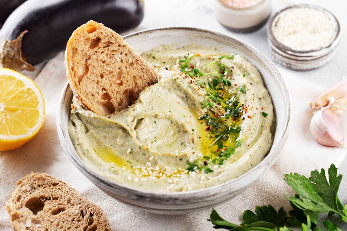 Baba ghanoush — orientalna pasta z bakłażana. 