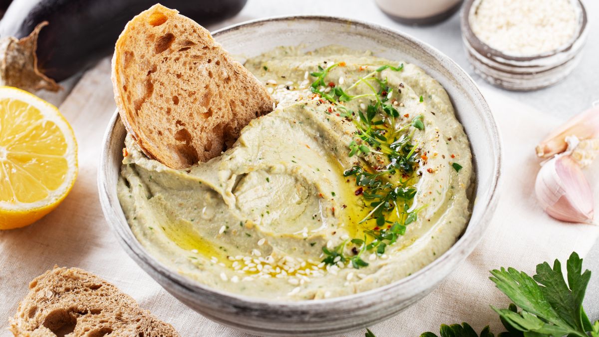 Baba ghanoush — orientalna pasta z bakłażana. 