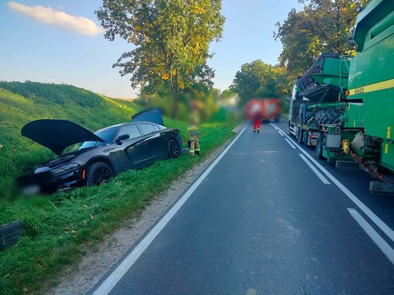 Motocyklista i pasażer w szpitalu. Wypadek w Sikorzu. Droga zablokowana. Lądował LPR!