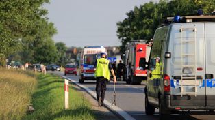 Wypadek w Brześciu Kujawskim. Zderzenie trzech samochodów na DK 62. Dwie osoby w szpitalu