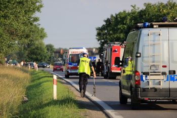 Wypadek w Brześciu Kujawskim. Zderzenie trzech samochodów na DK 62. Dwie osoby w szpitalu