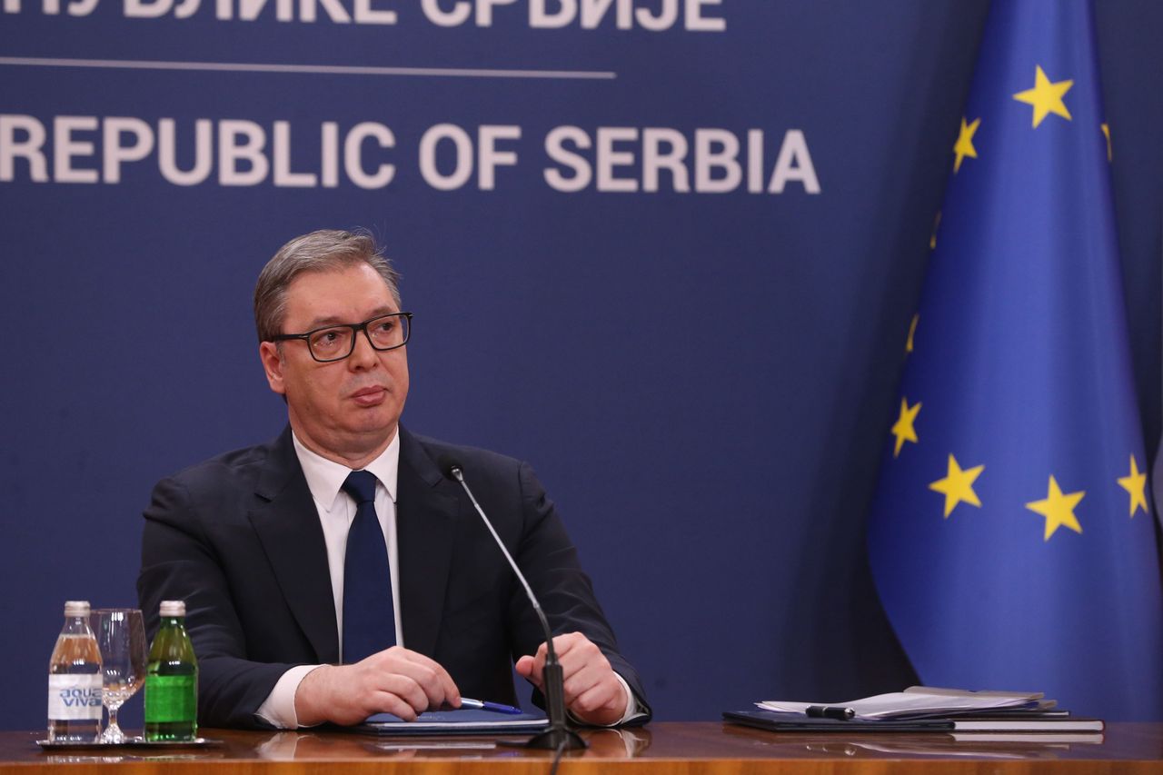 Vučićs Gesundheitscrash: Serbiens Präsidentschaft unter Druck