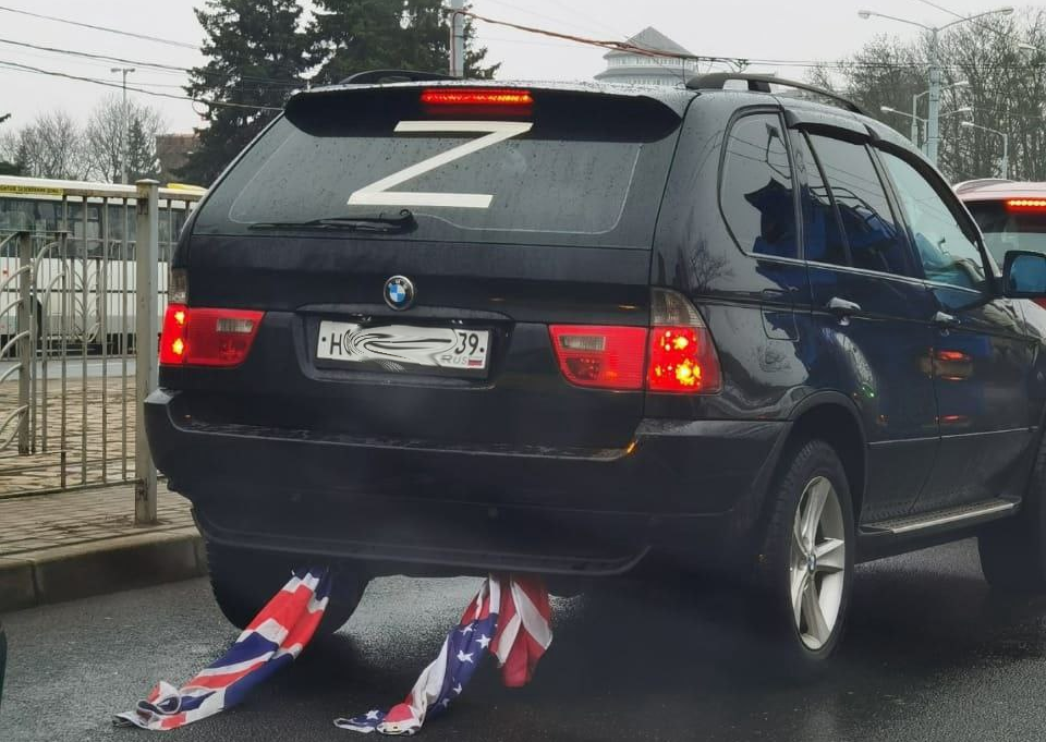 Kaliningrad. Mieszkańcy żądają przejazdu przez Polskę jako turyści. Polski rząd odpowiada