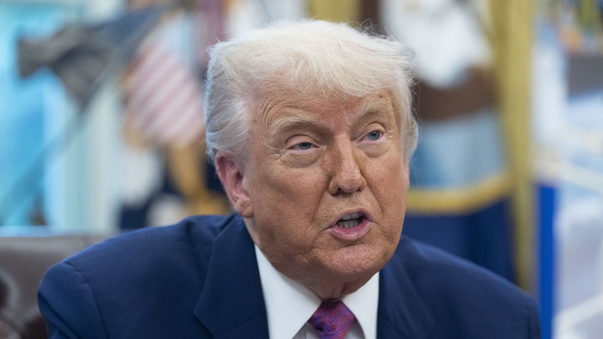 US President Donald J Trump announces he has selected the path forward for his ambitious Golden Dome missile defense shield, in the Oval Office of the White House in Washington, DC, USA, 20 May 2025. EPA/CHRIS KLEPONIS / POOL Dostawca: PAP/EPA.