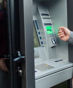 Atak na bankomat w Celestynowie. Złodzieje podłożyli ogień, pieniądze spłonęły