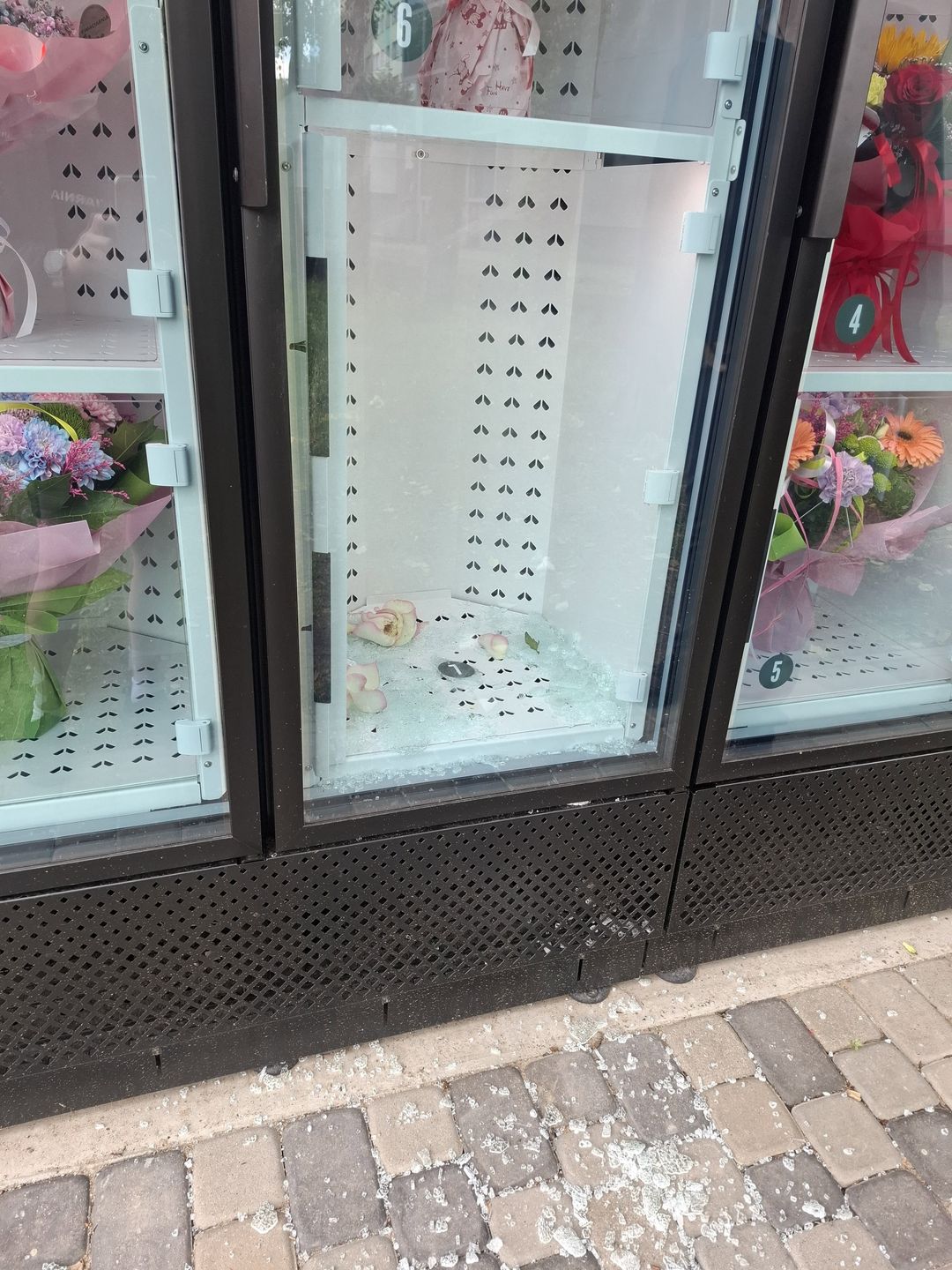 Zniszczony kwiatomat 