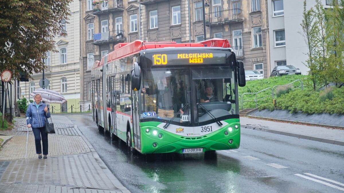 Trolejbus przegubowy na linii nr 150