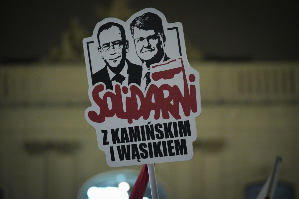 Manifestacja  solidarności ze skazanymi politykami PiS. Niedawno rozpoczęli odsiadywanie wyroku
