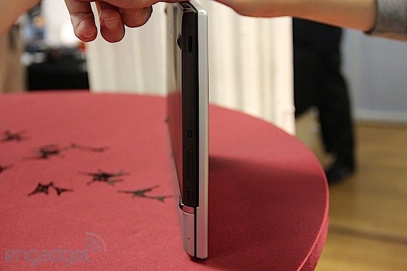 ASUS Eee Pad Slider | zdj. engadget.com