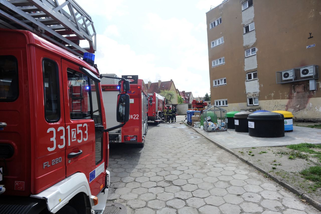 Łódź. Makabryczny wypadek. Winda spadła z 15. piętra, są ranni