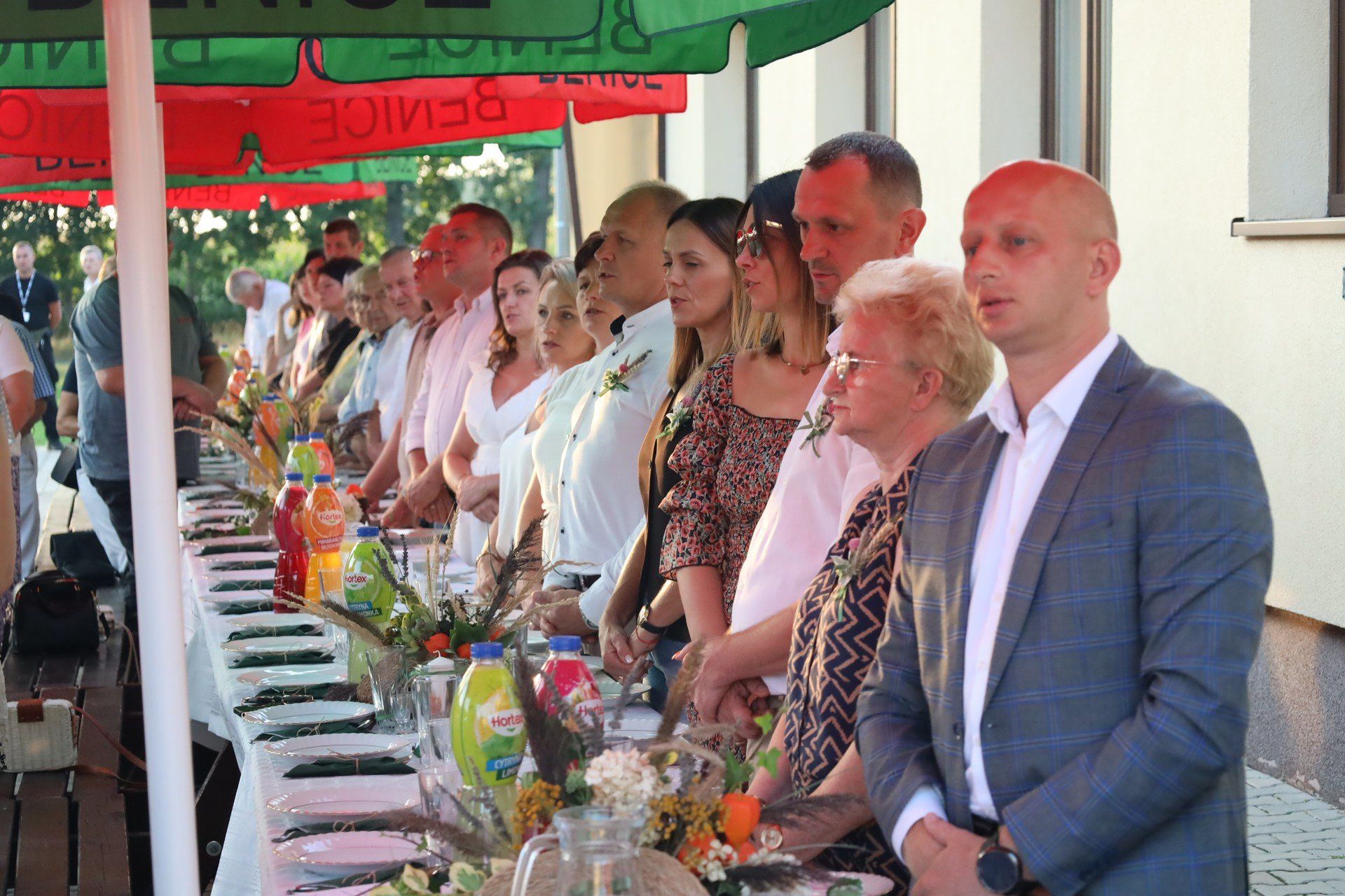 Mieszkańcy spotkali się przy Domu Strażaka w Benicach, żeby świętować zakończenie żniw