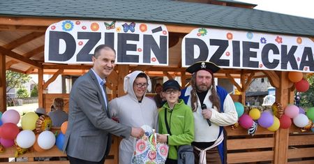 Niespodzianki od radnych na Dzień Dziecka (foto)