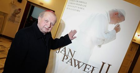 Dziwisz powiązany z kolejną aferą finansową i seksualną. "Papież musi zrobić porządek"