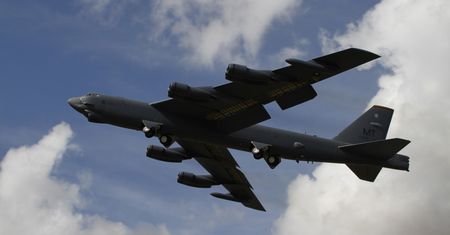 Amerykanie prężą muskuły. Bombowce B-52 nad Europą
