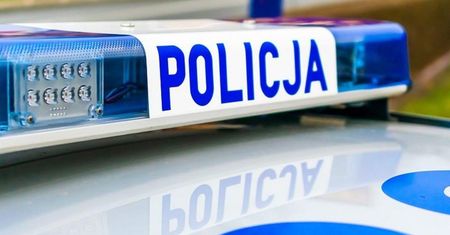 Krew na aucie, potłuczone szkło. Kierowca z Ukrainy ranny po ataku